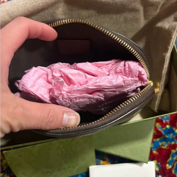Gucci cosmetic pouch !! - Picture 3 of 7
